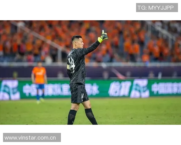 王大雷36岁庆祝里程碑荣获两件中国顶级联赛出场数纪念球衣 王大雷36岁庆祝里程碑荣获两件中国顶级联赛出场数纪念球衣