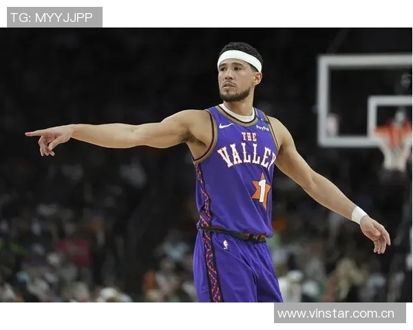 布克第三节强势回归5投4中砍下12分助力球队成功反超比分