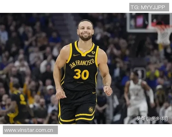 库里称赞库明加勇挑东契奇防守重任表现出色令人印象深刻 库里称赞库明加勇挑东契奇防守重任表现出色令人印象深刻