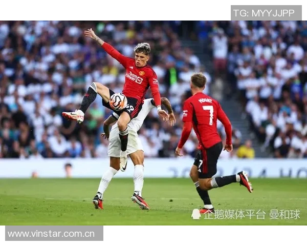 差点出事！热刺后场出球被断，勒温得球后扫射高出横梁