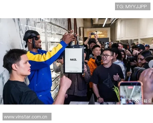 巴特勒亮相旧金山新鞋发布会小老弟库明加亲临助阵支持