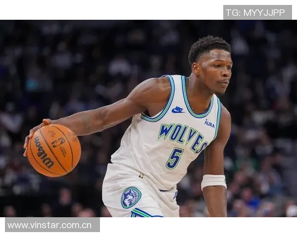 爱德华兹半场表现亮眼11投5中贡献14分1篮板1助攻1盖帽